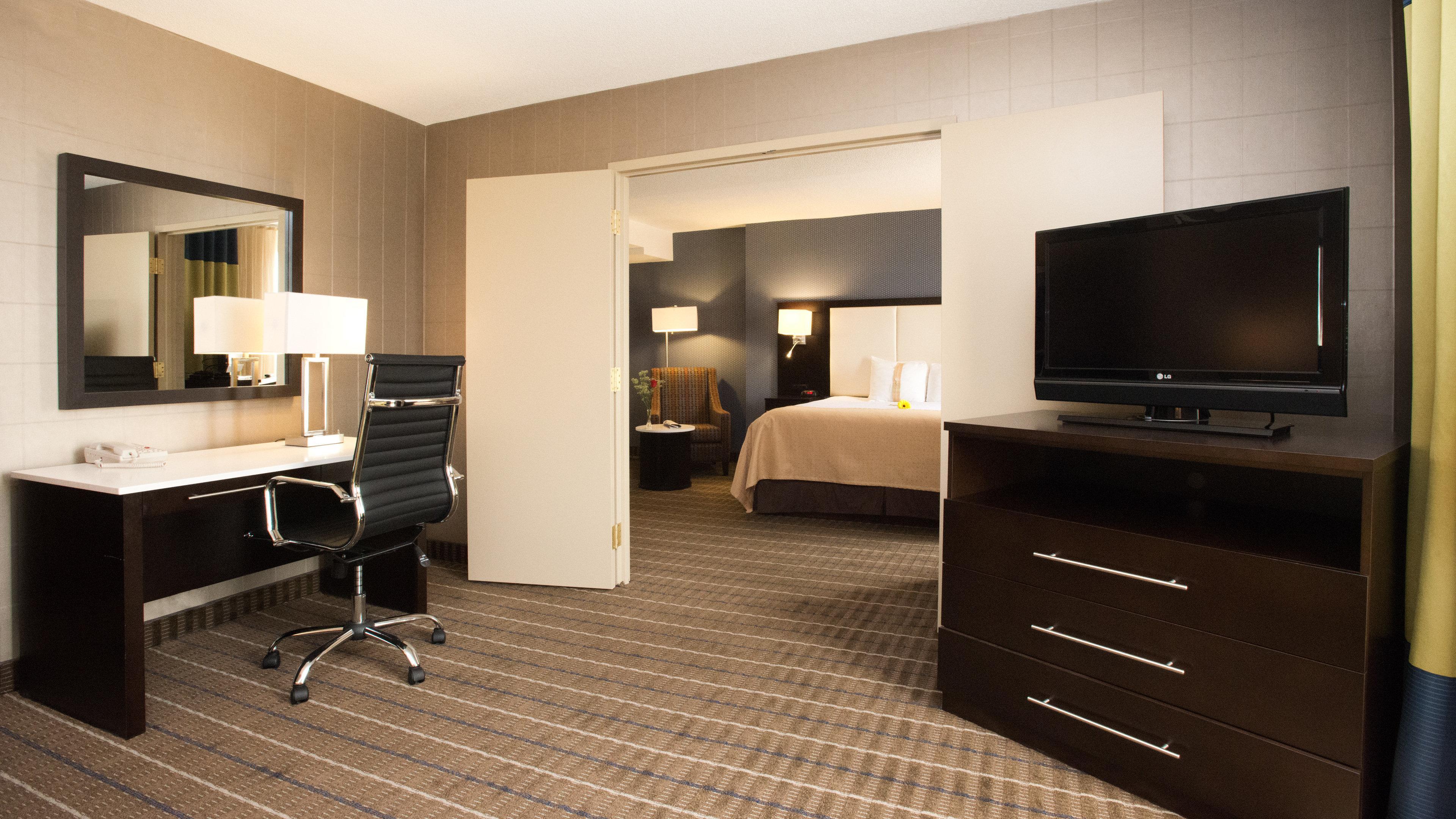 Holiday Inn & Suites Mississauga West - Meadowvale, An Ihg Hotel Room photo